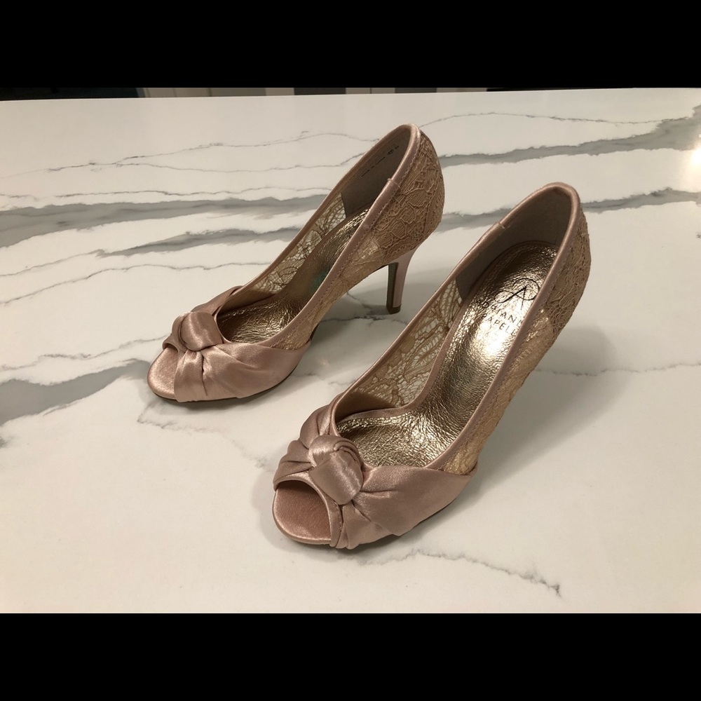 Adrianna Papell Rose Colored Satin Silk with Lace Evening Heels NWOT 5.5